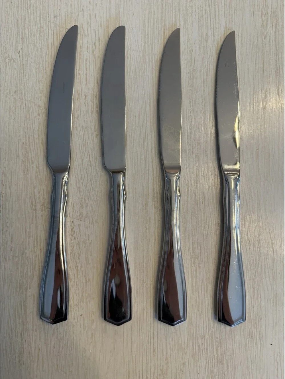 Oneida Carolina Set Of 4 Knives